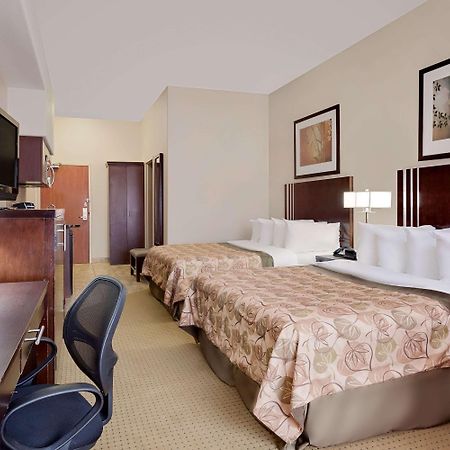 Ramada By Wyndham Lac La Biche Zewnętrze zdjęcie