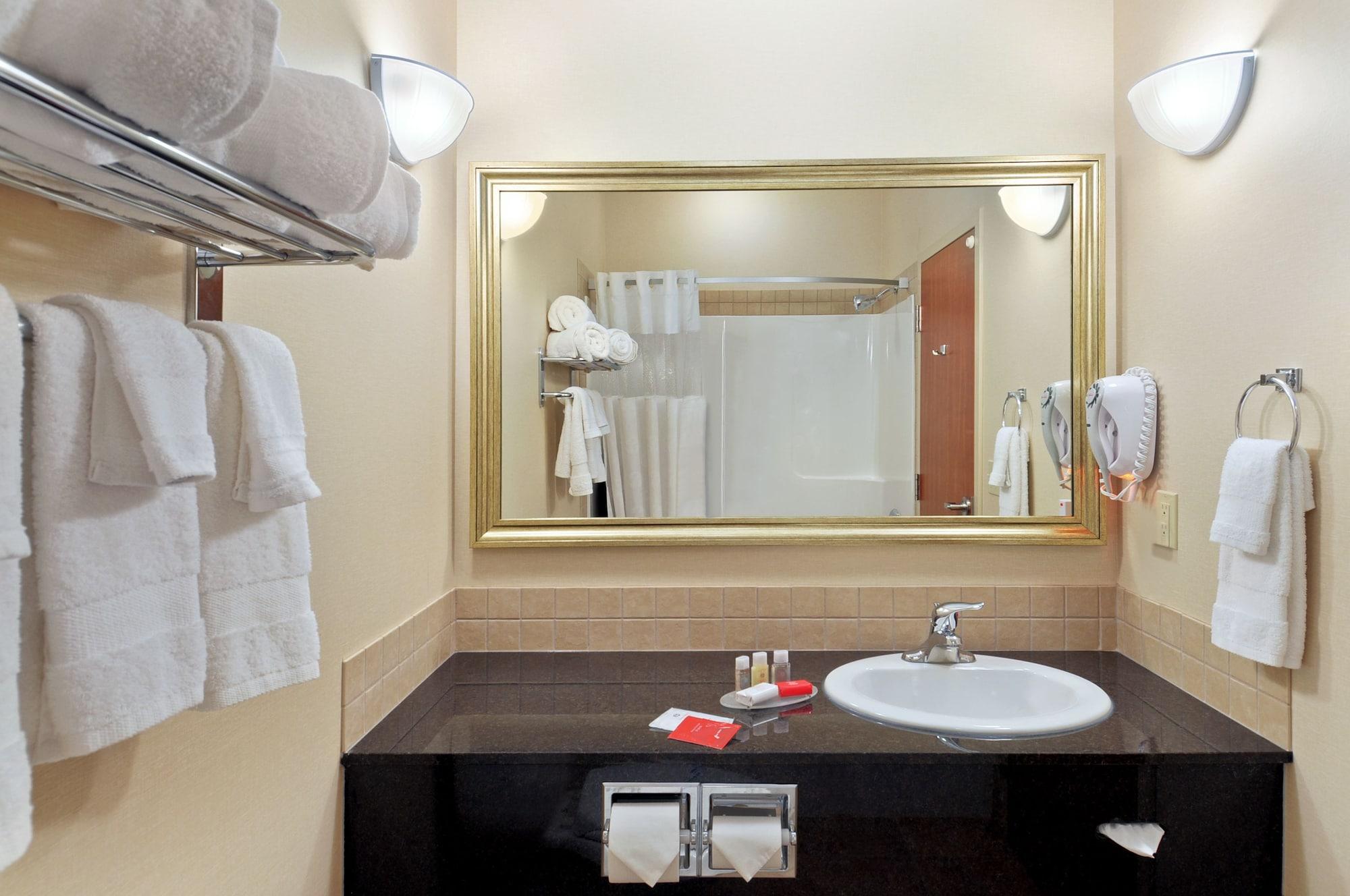 Ramada By Wyndham Lac La Biche Zewnętrze zdjęcie
