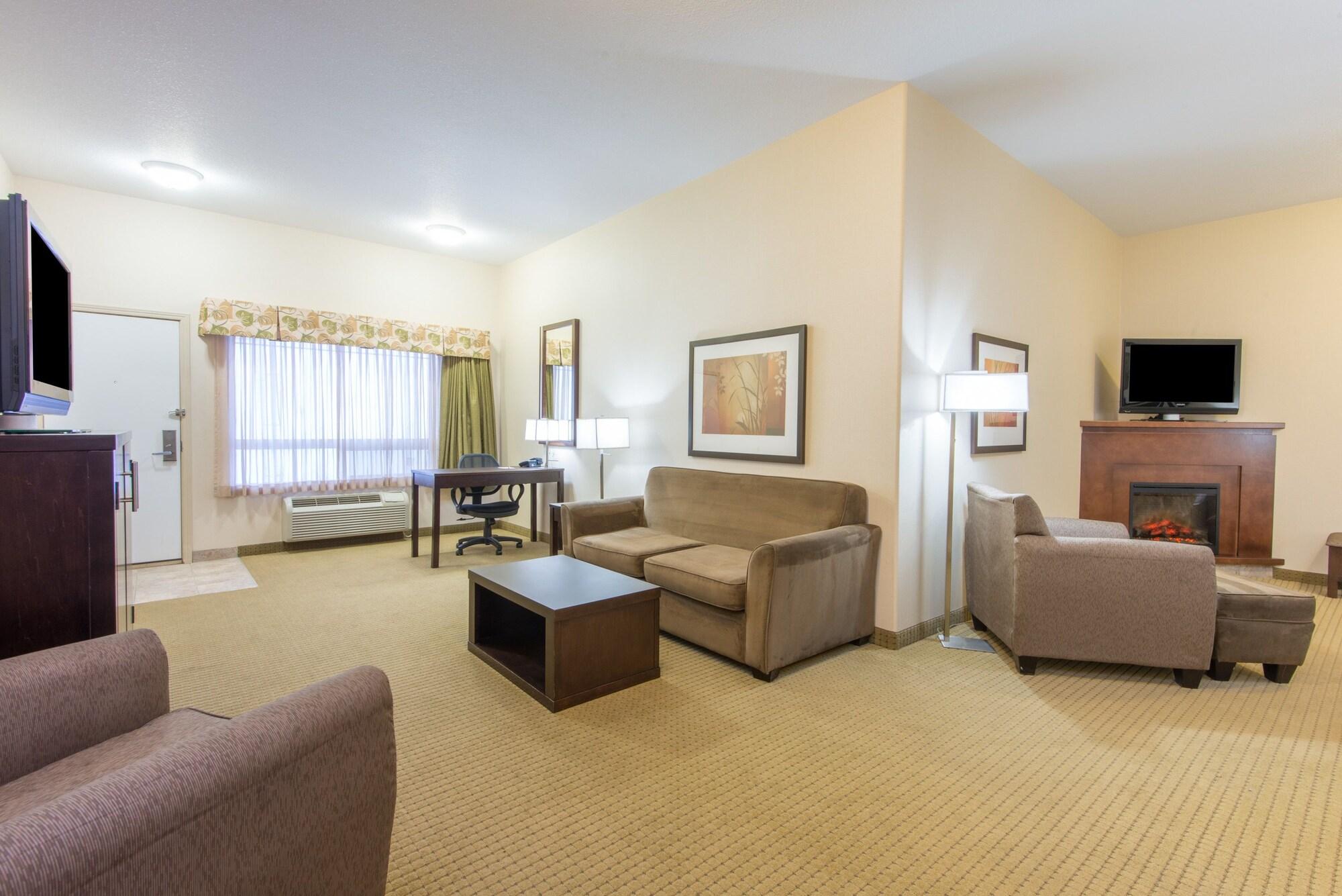 Ramada By Wyndham Lac La Biche Zewnętrze zdjęcie