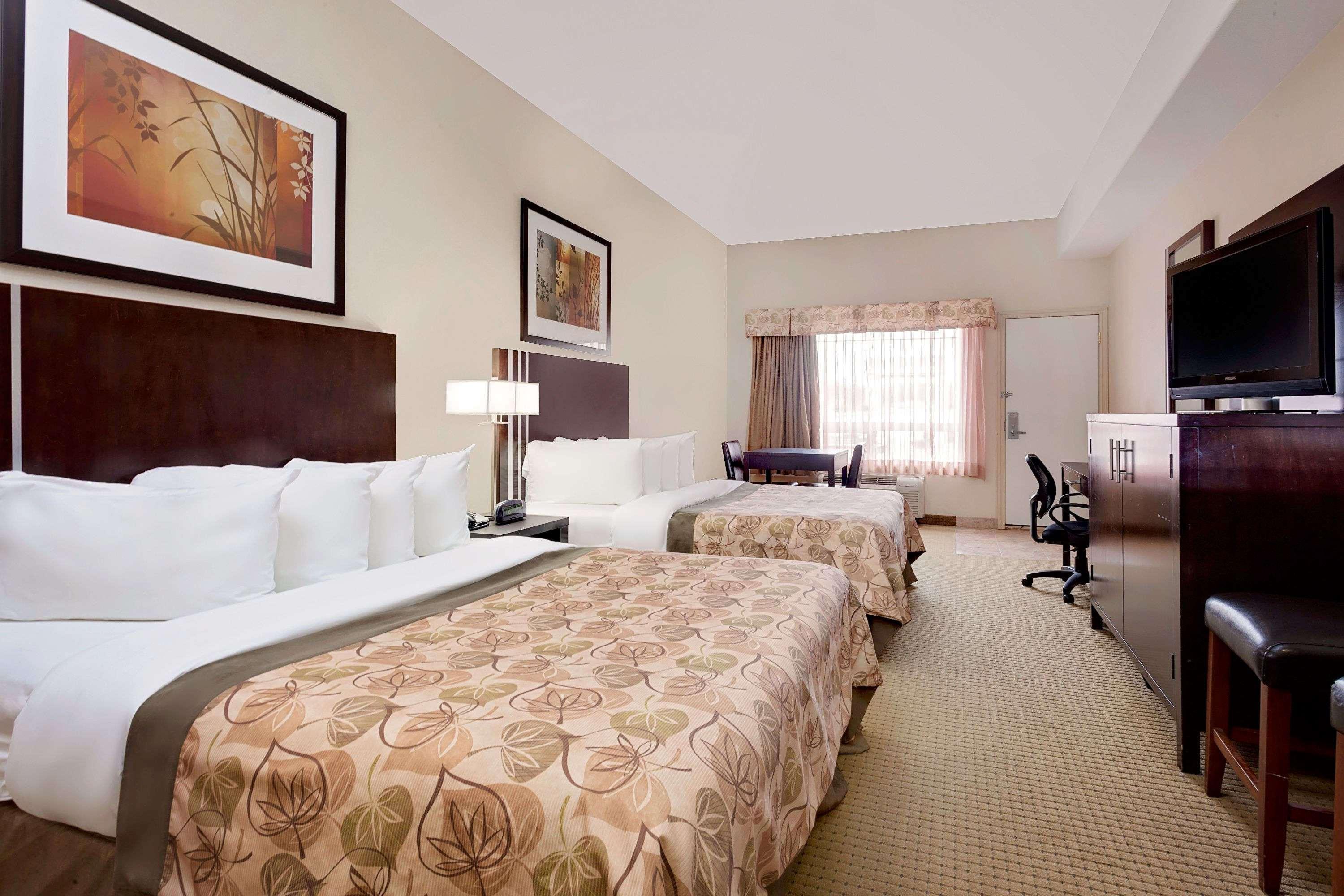Ramada By Wyndham Lac La Biche Zewnętrze zdjęcie
