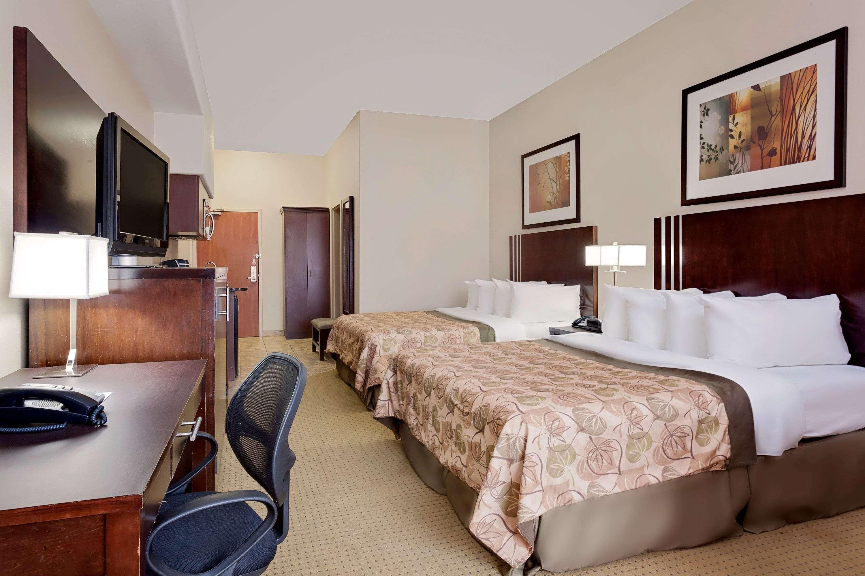 Ramada By Wyndham Lac La Biche Zewnętrze zdjęcie
