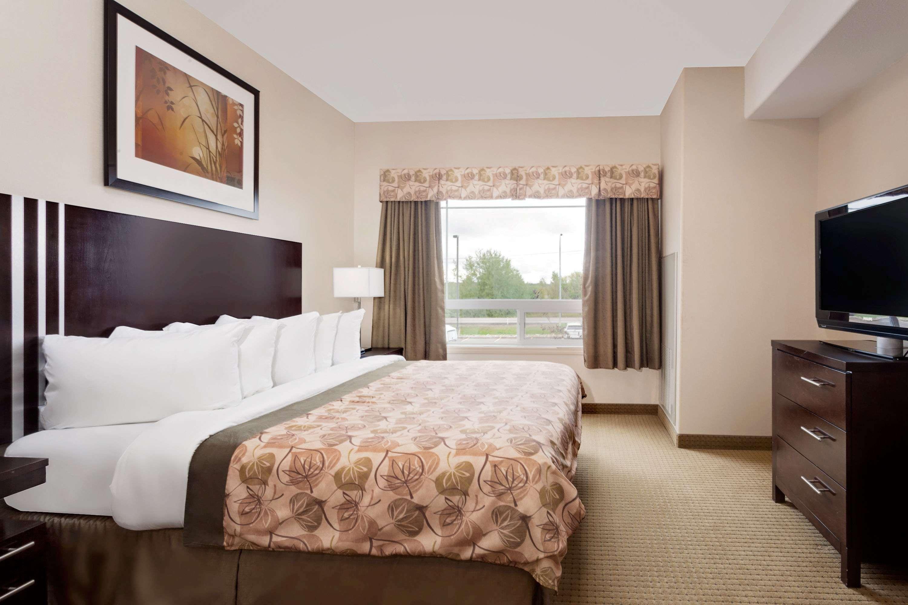 Ramada By Wyndham Lac La Biche Zewnętrze zdjęcie