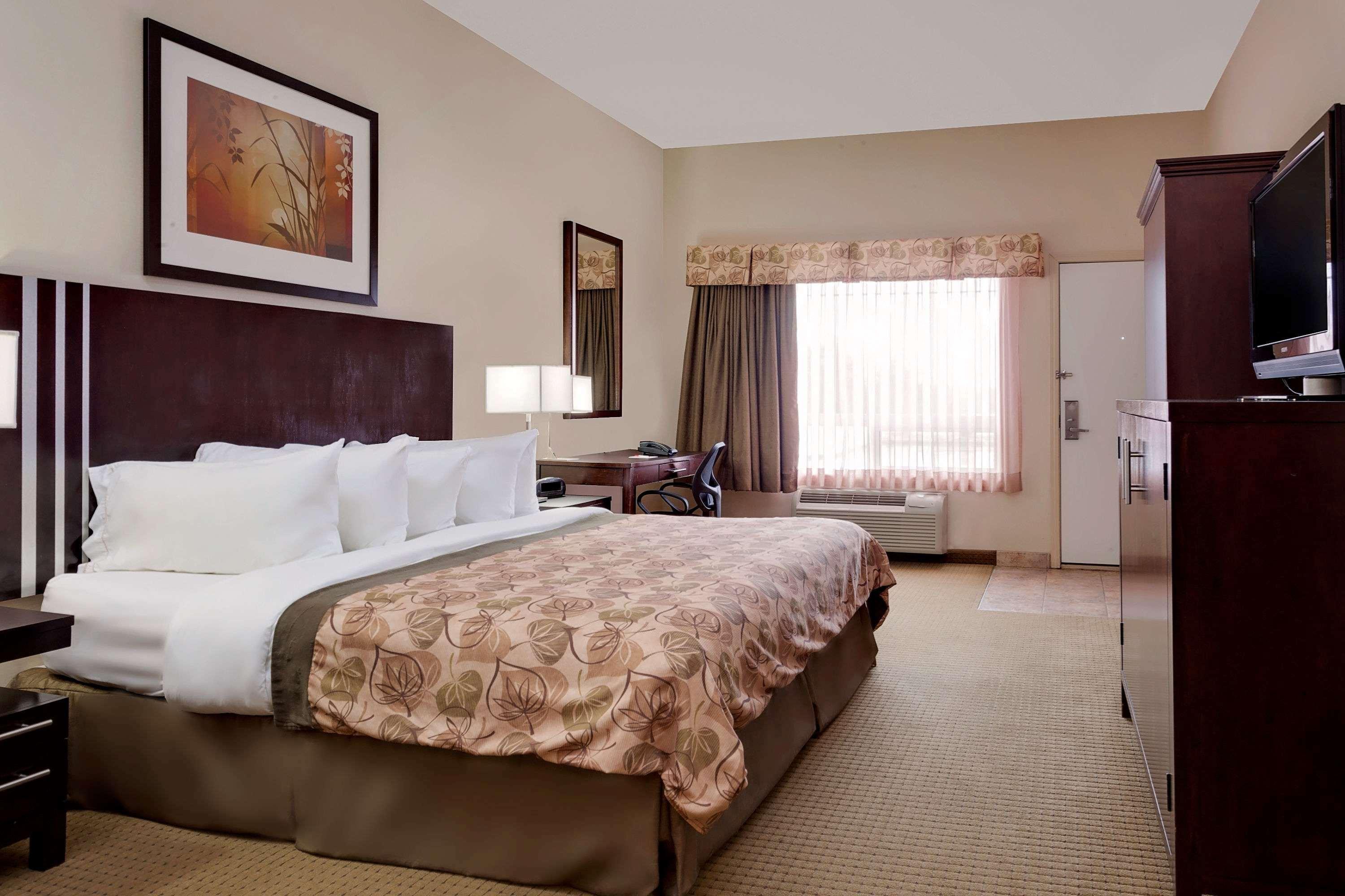 Ramada By Wyndham Lac La Biche Zewnętrze zdjęcie