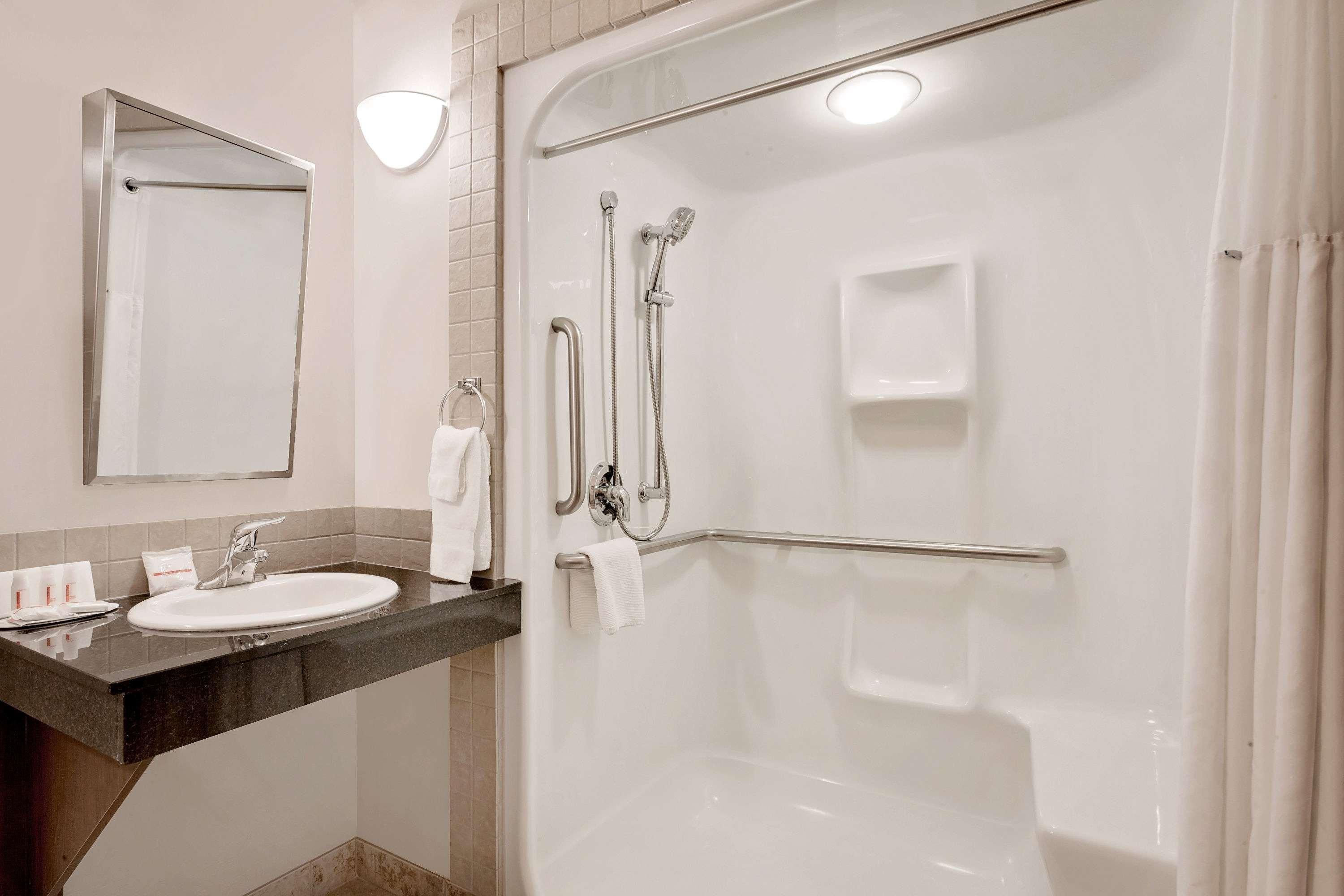 Ramada By Wyndham Lac La Biche Zewnętrze zdjęcie