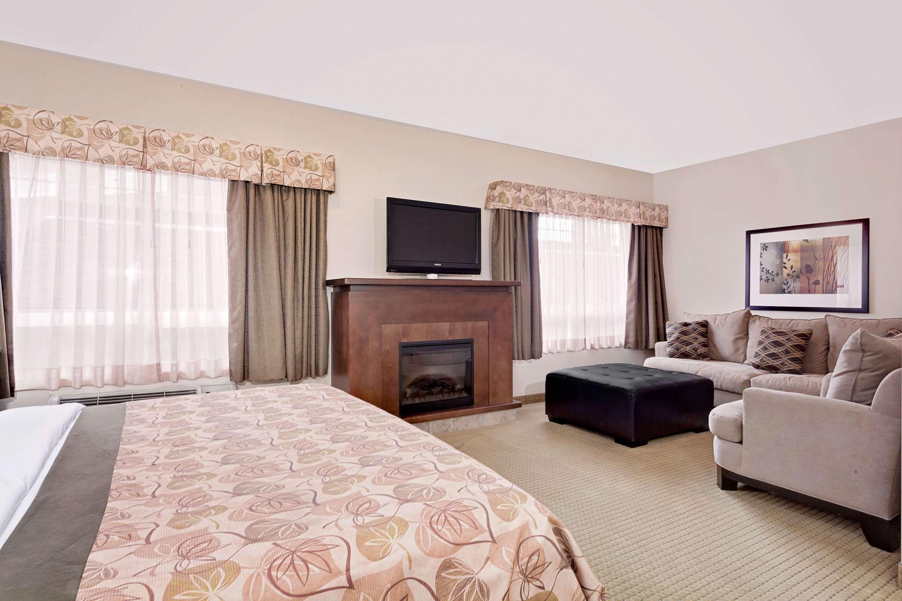 Ramada By Wyndham Lac La Biche Zewnętrze zdjęcie