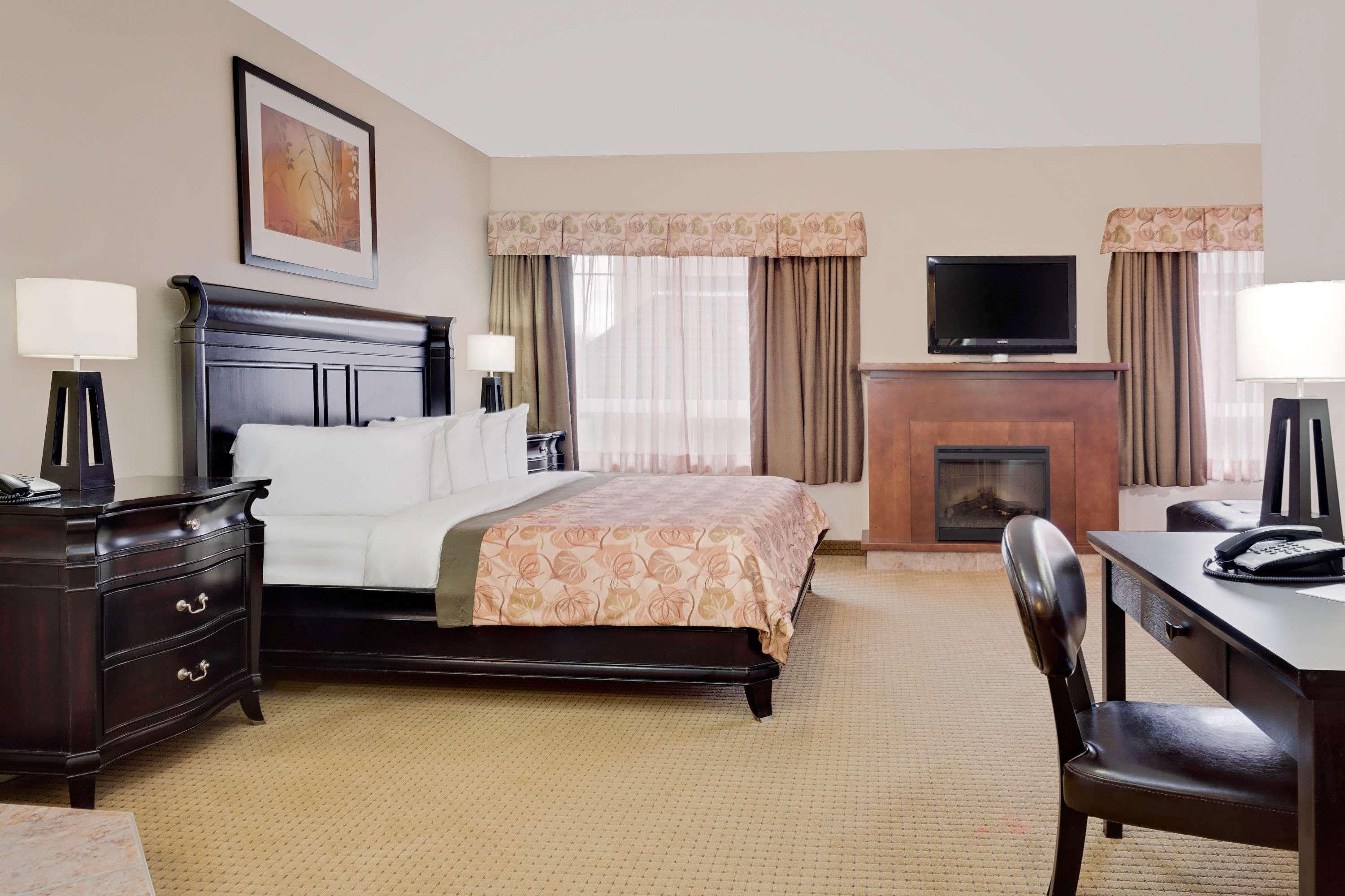 Ramada By Wyndham Lac La Biche Zewnętrze zdjęcie