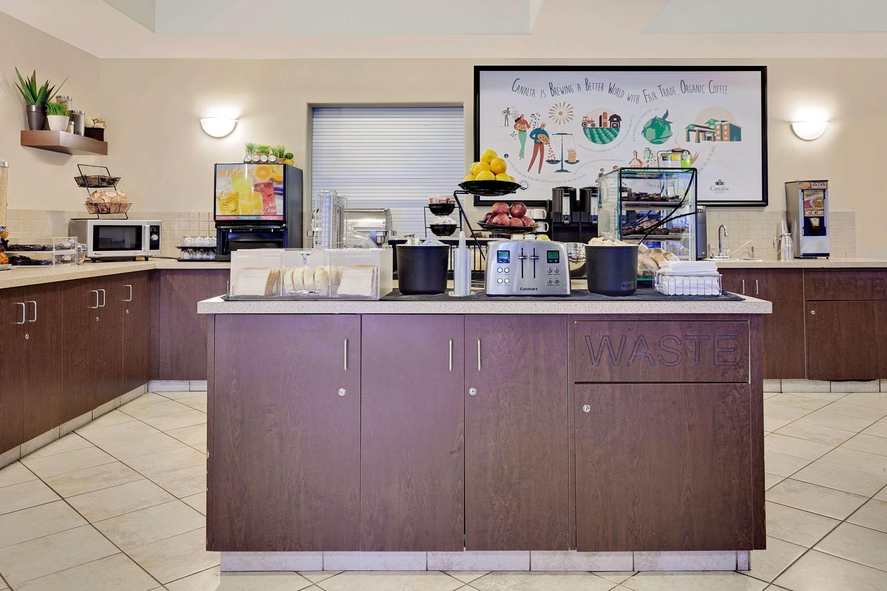 Ramada By Wyndham Lac La Biche Zewnętrze zdjęcie