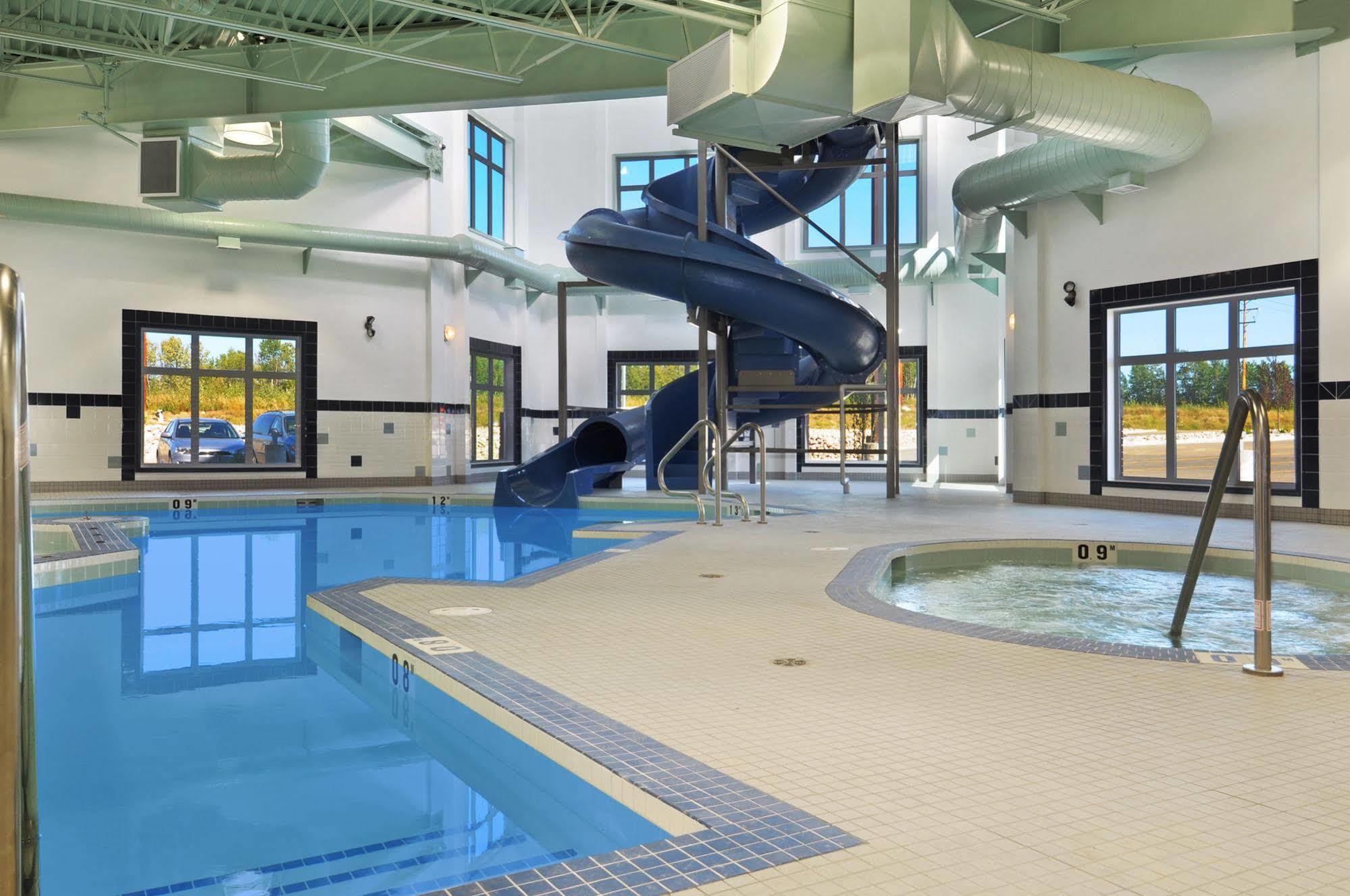 Ramada By Wyndham Lac La Biche Zewnętrze zdjęcie