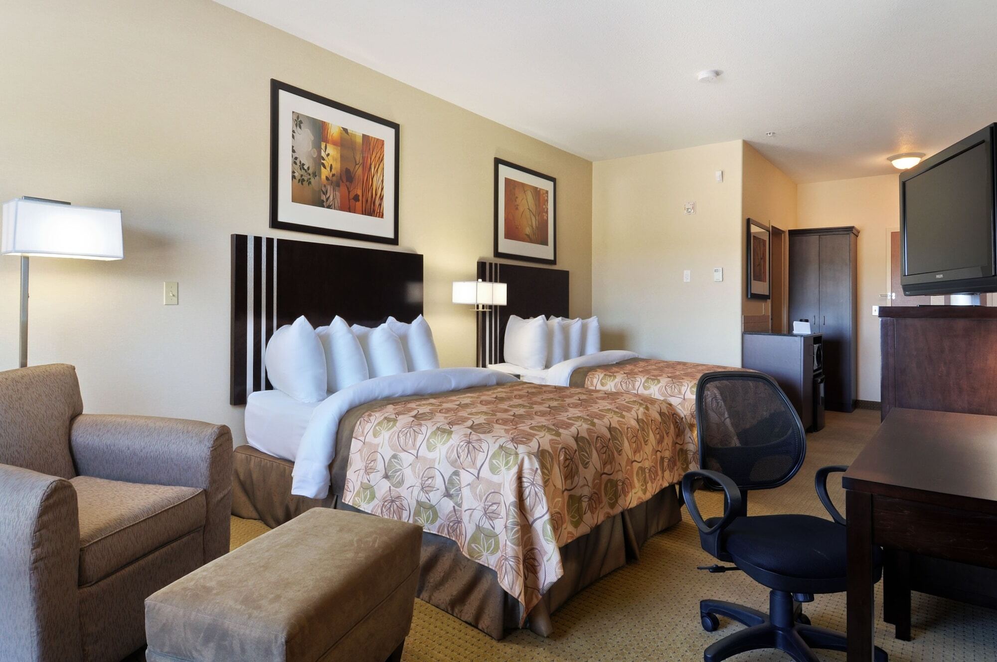 Ramada By Wyndham Lac La Biche Zewnętrze zdjęcie
