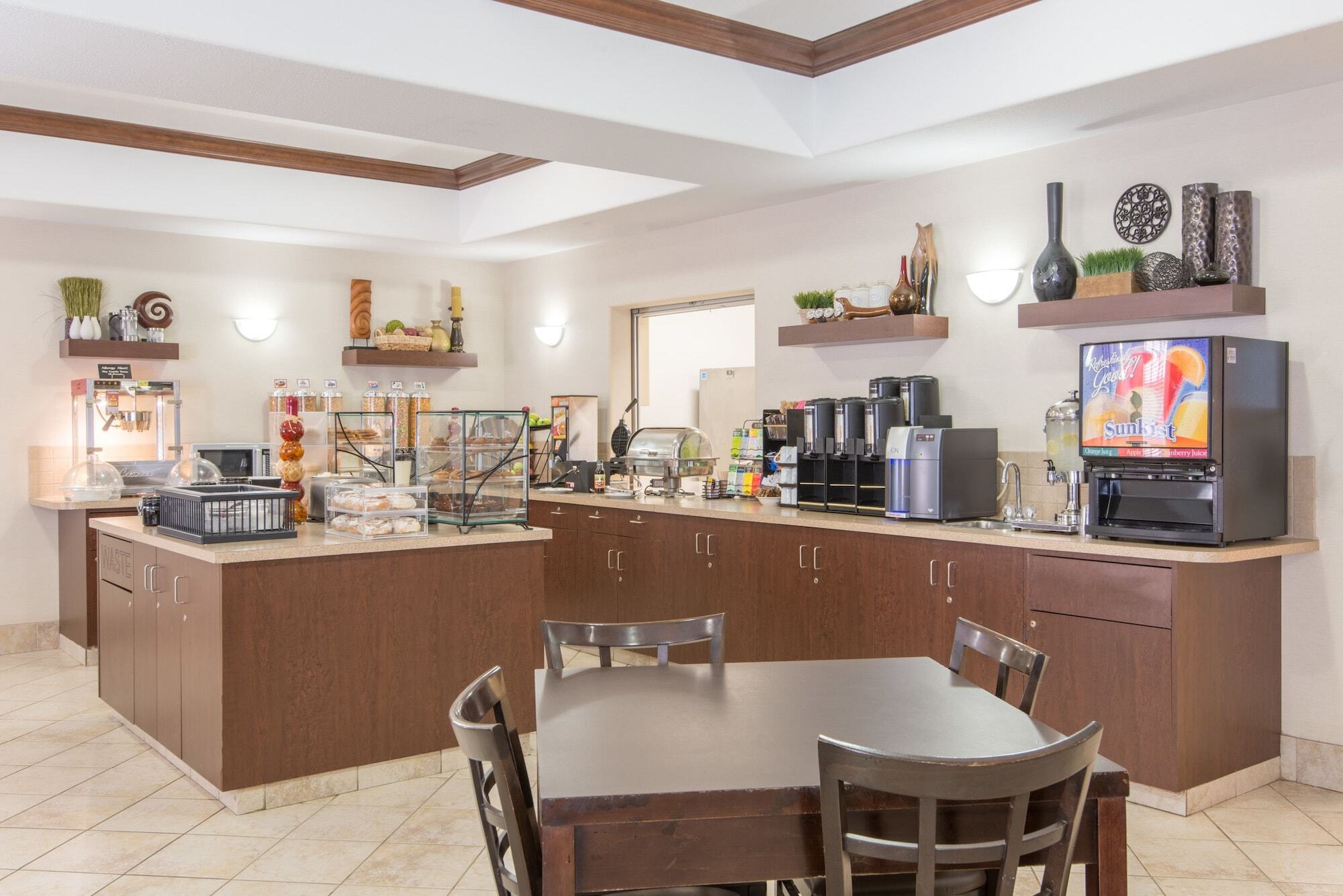 Ramada By Wyndham Lac La Biche Zewnętrze zdjęcie