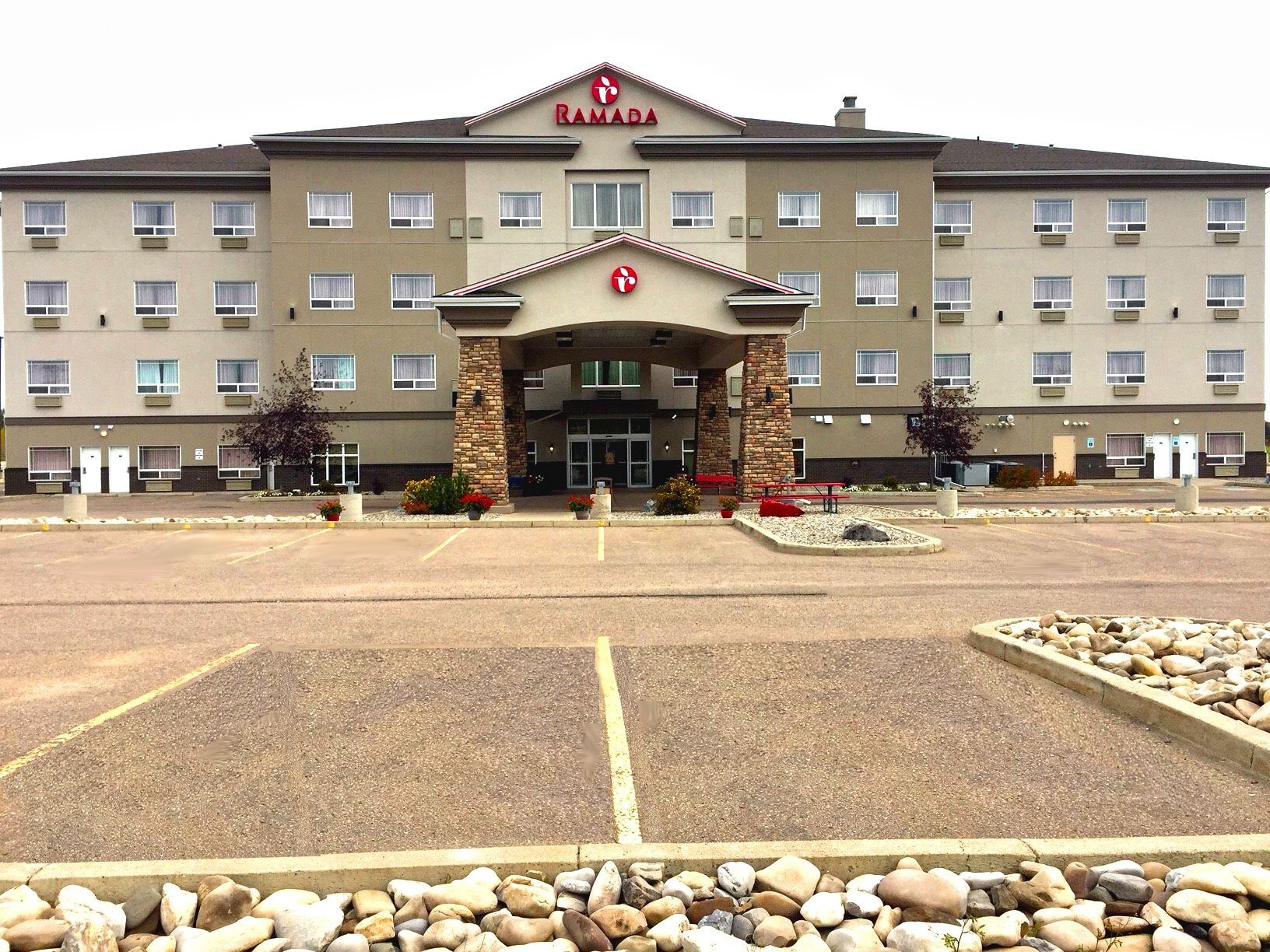 Ramada By Wyndham Lac La Biche Zewnętrze zdjęcie